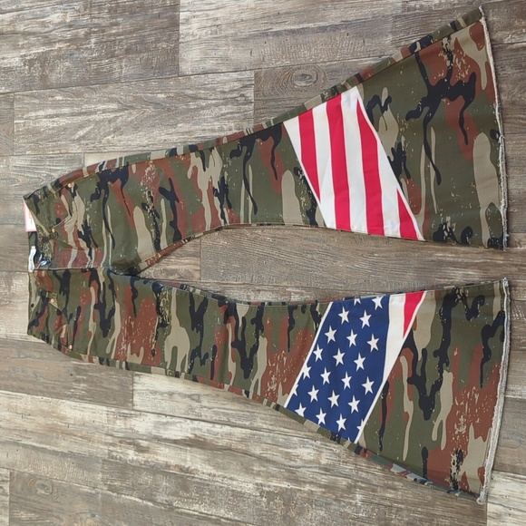 RANCH DRESS'N Fallon Taylor "Land of the Free" camo & flag super flare jeans sz2 - Picture 7 of 13